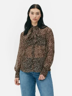 Blusa Con Botones Y Lazo En El Cuello