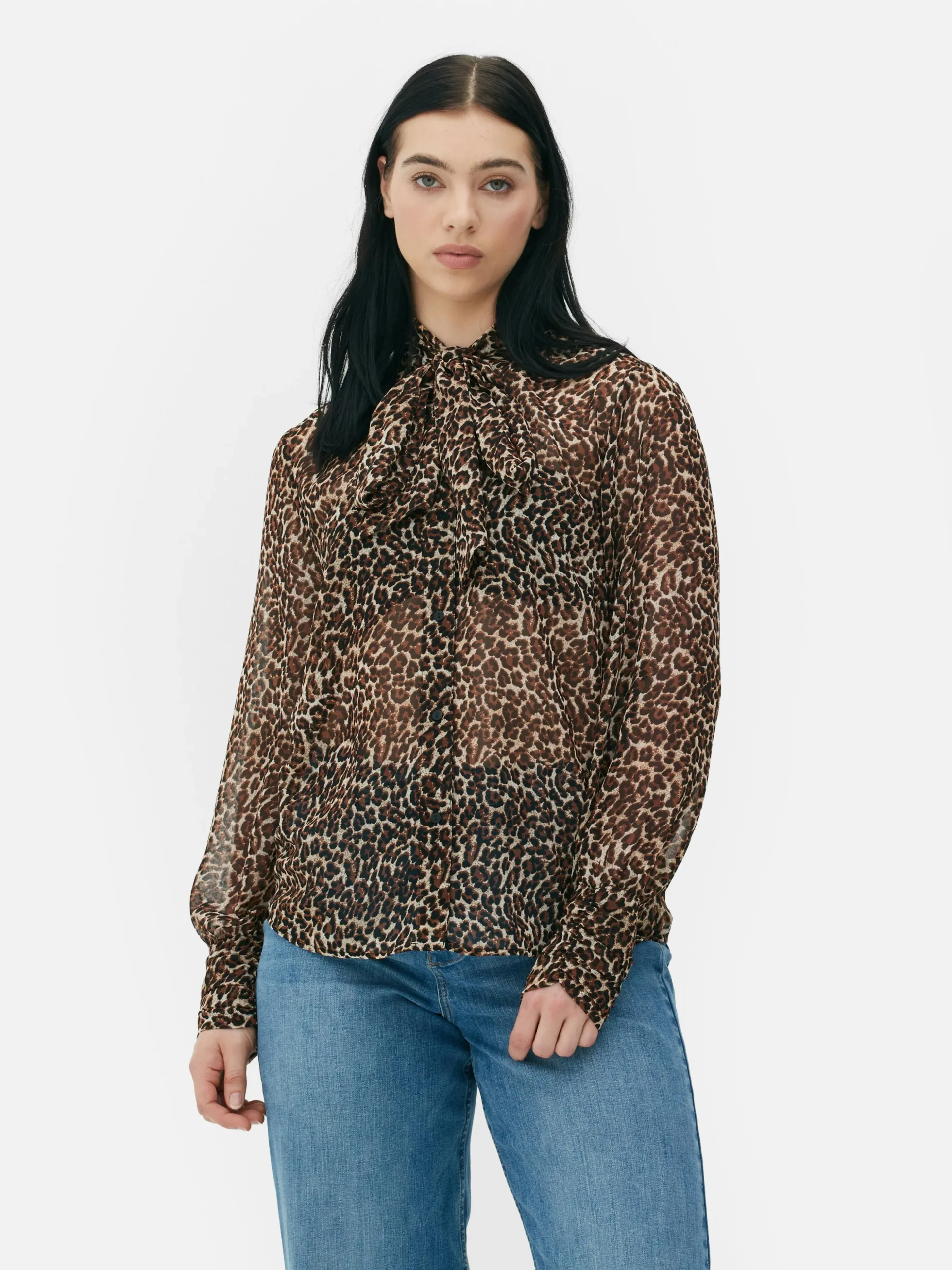 Blusa Con Botones Y Lazo En El Cuello