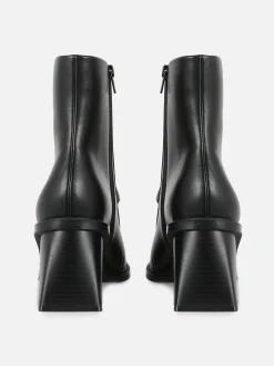 Botas De Tacón Con Detalle De Cadena De Rita Ora