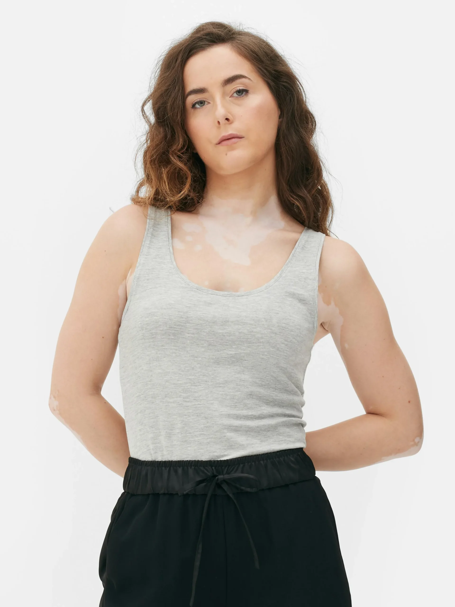 Camiseta Sin Mangas Elástica Con Escote Amplio