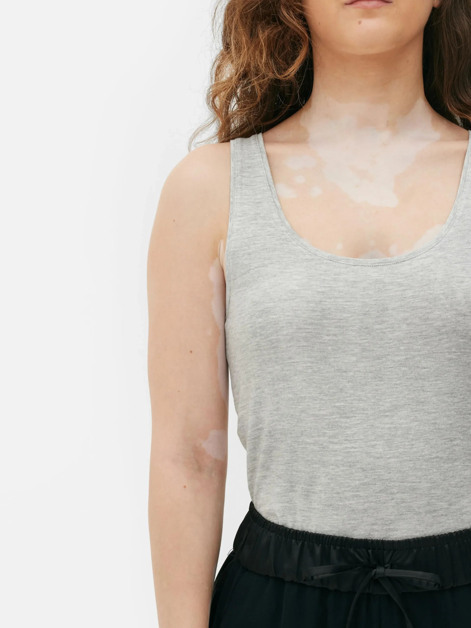 Camiseta Sin Mangas Elástica Con Escote Amplio