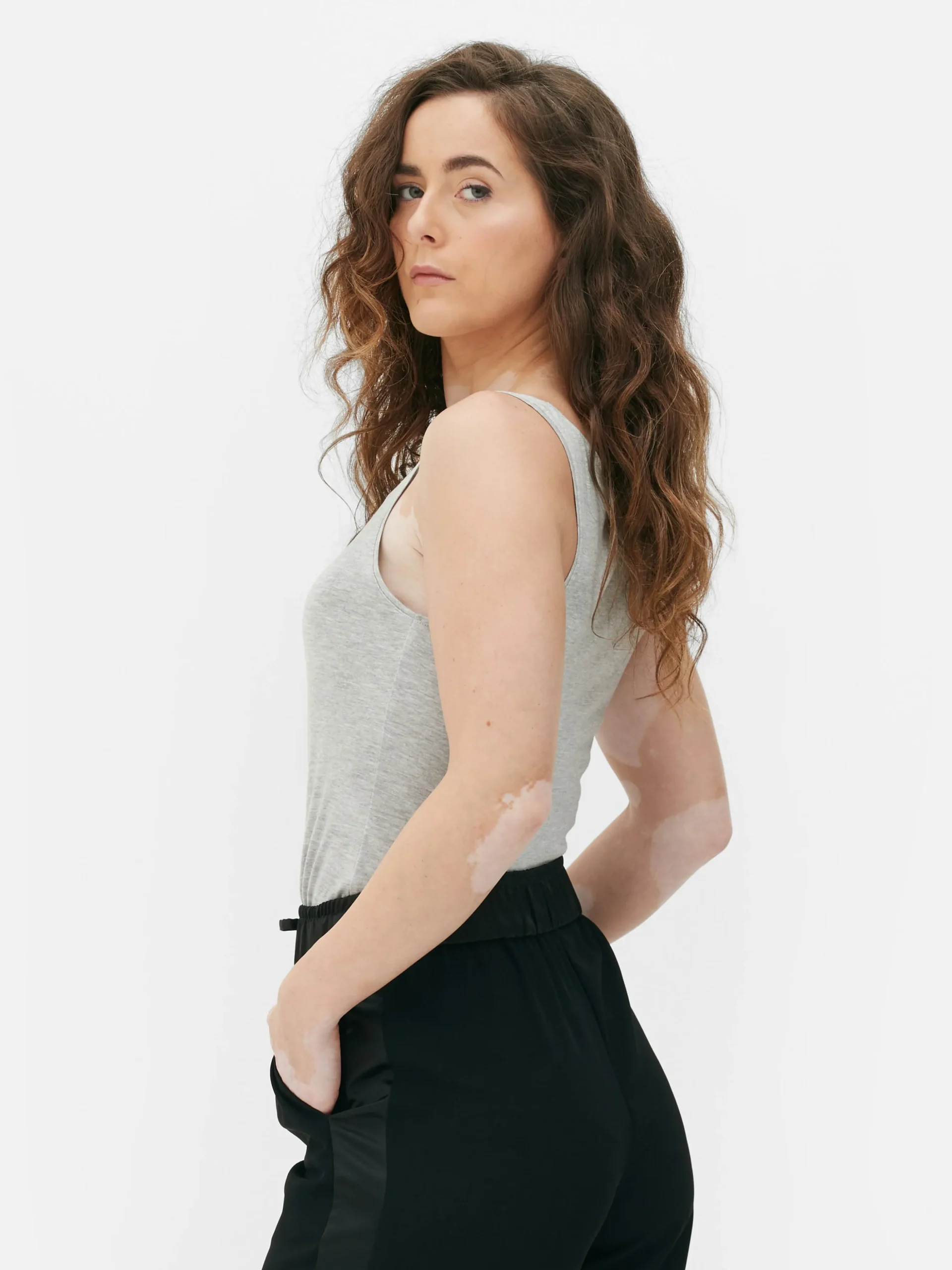 Camiseta Sin Mangas Elástica Con Escote Amplio