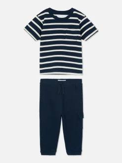 Conjunto De Camiseta A Rayas Y Pantalón De Chándal