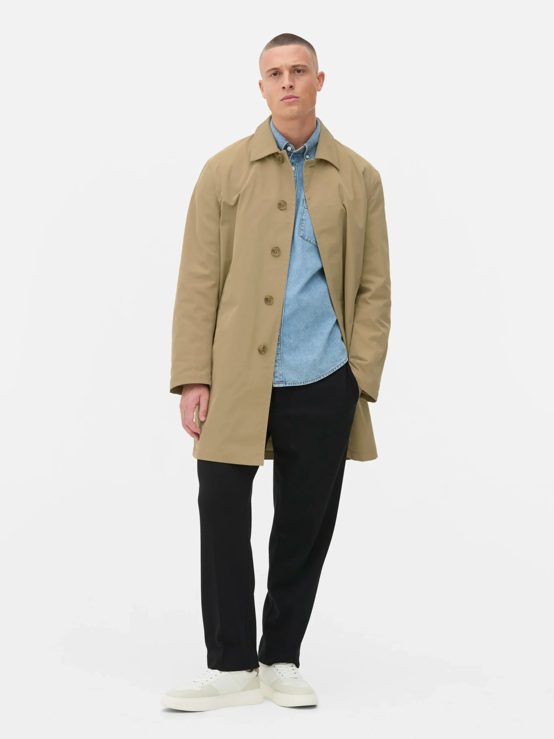 Impermeable Largo Con Botonadura Sencilla