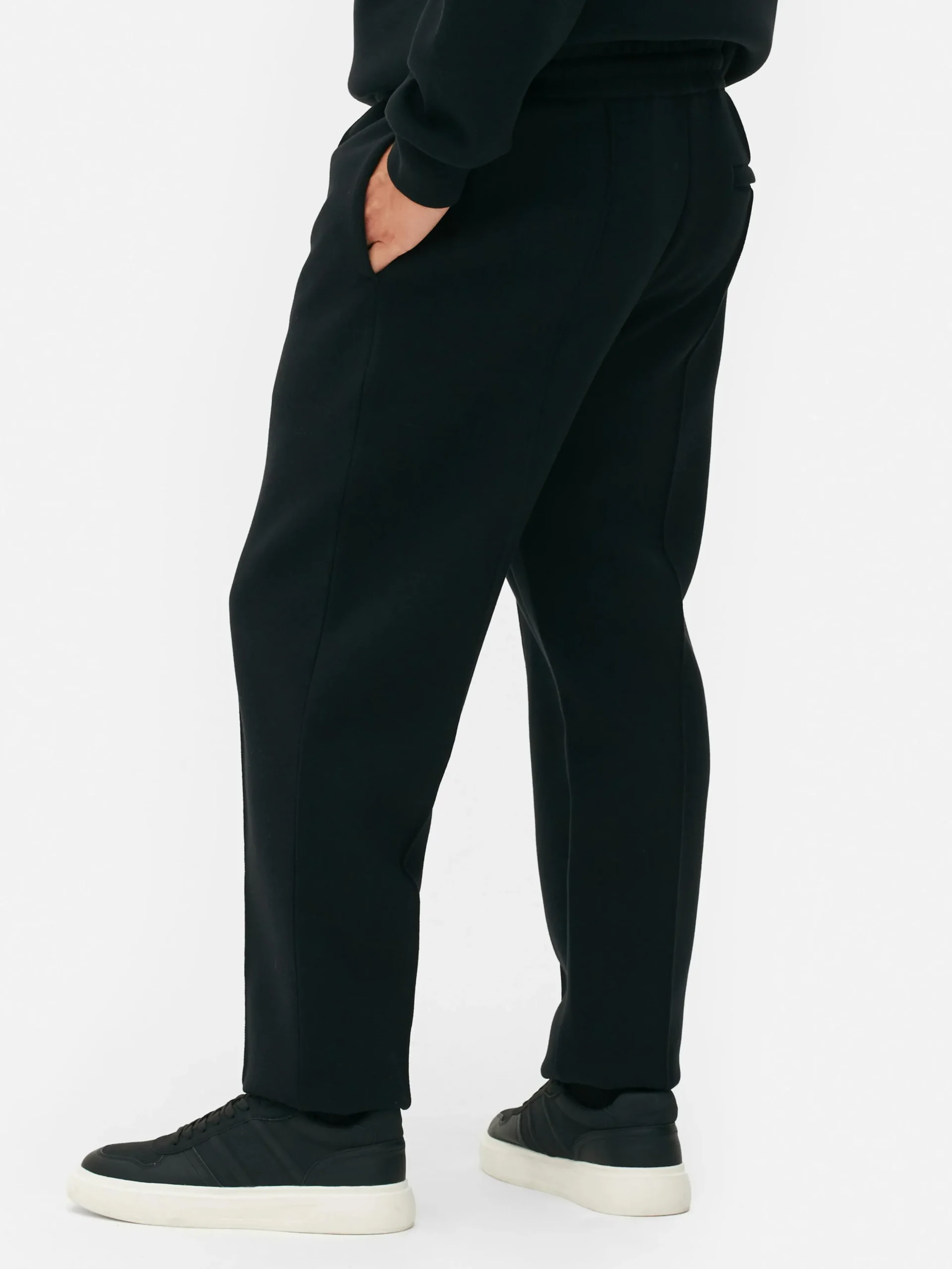 Joggers Con Bajos Ajustados Y Pliegues De Kem