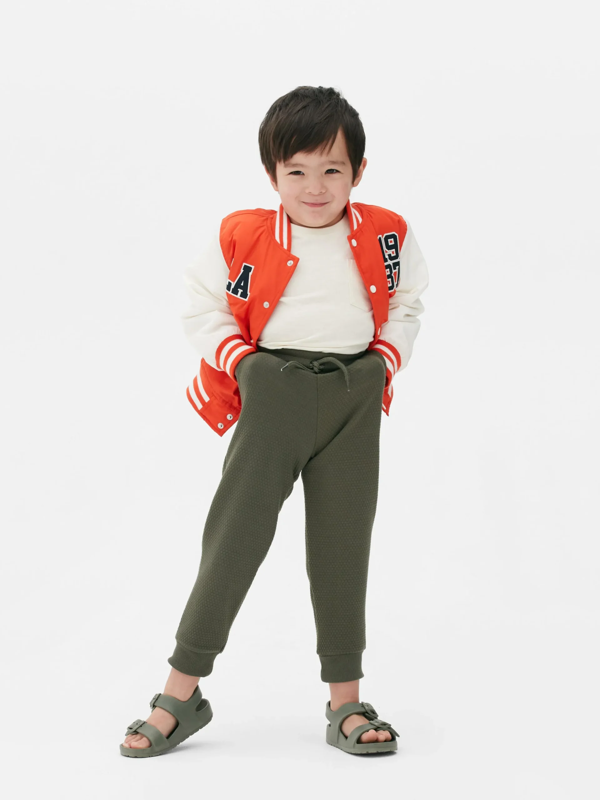 Joggers Con Textura Y Diseño Geométrico