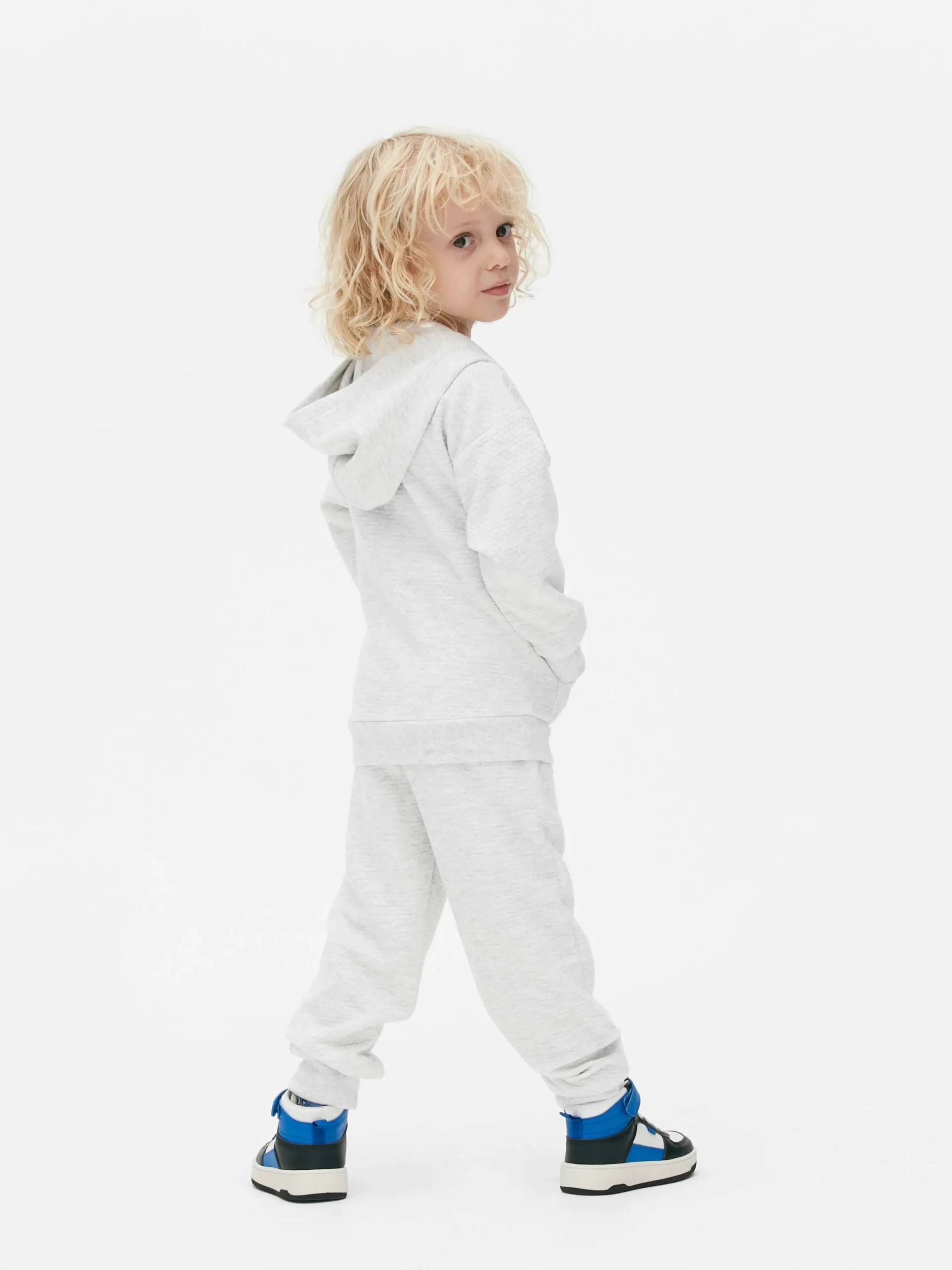 Joggers Con Textura Y Diseño Geométrico