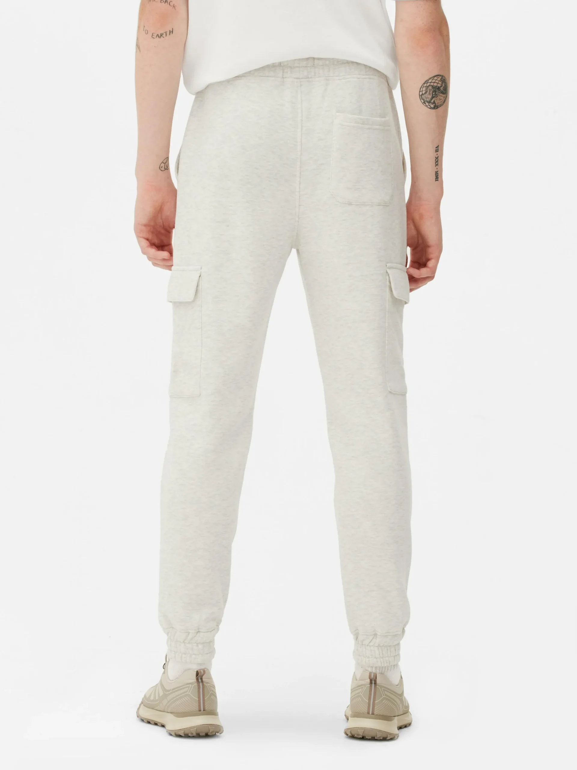 Joggers Estilo Cargo Con Bajos Ajustados