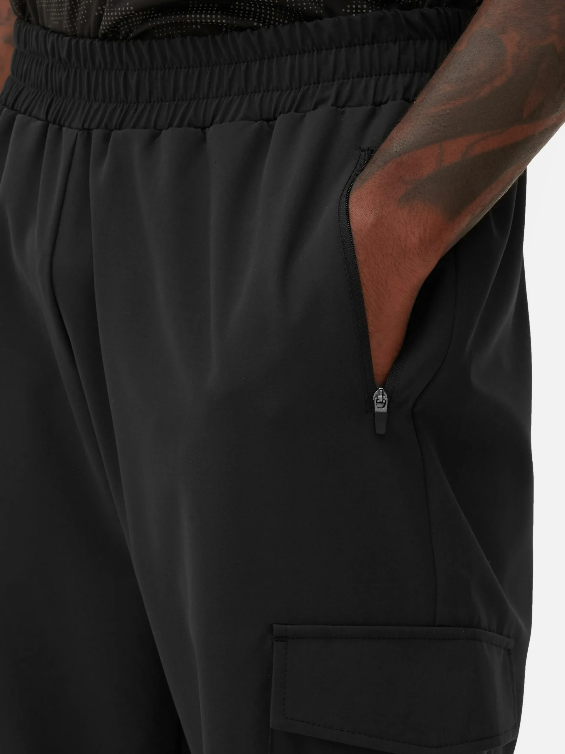 Pantalón Cargo Con Bajos Ajustados