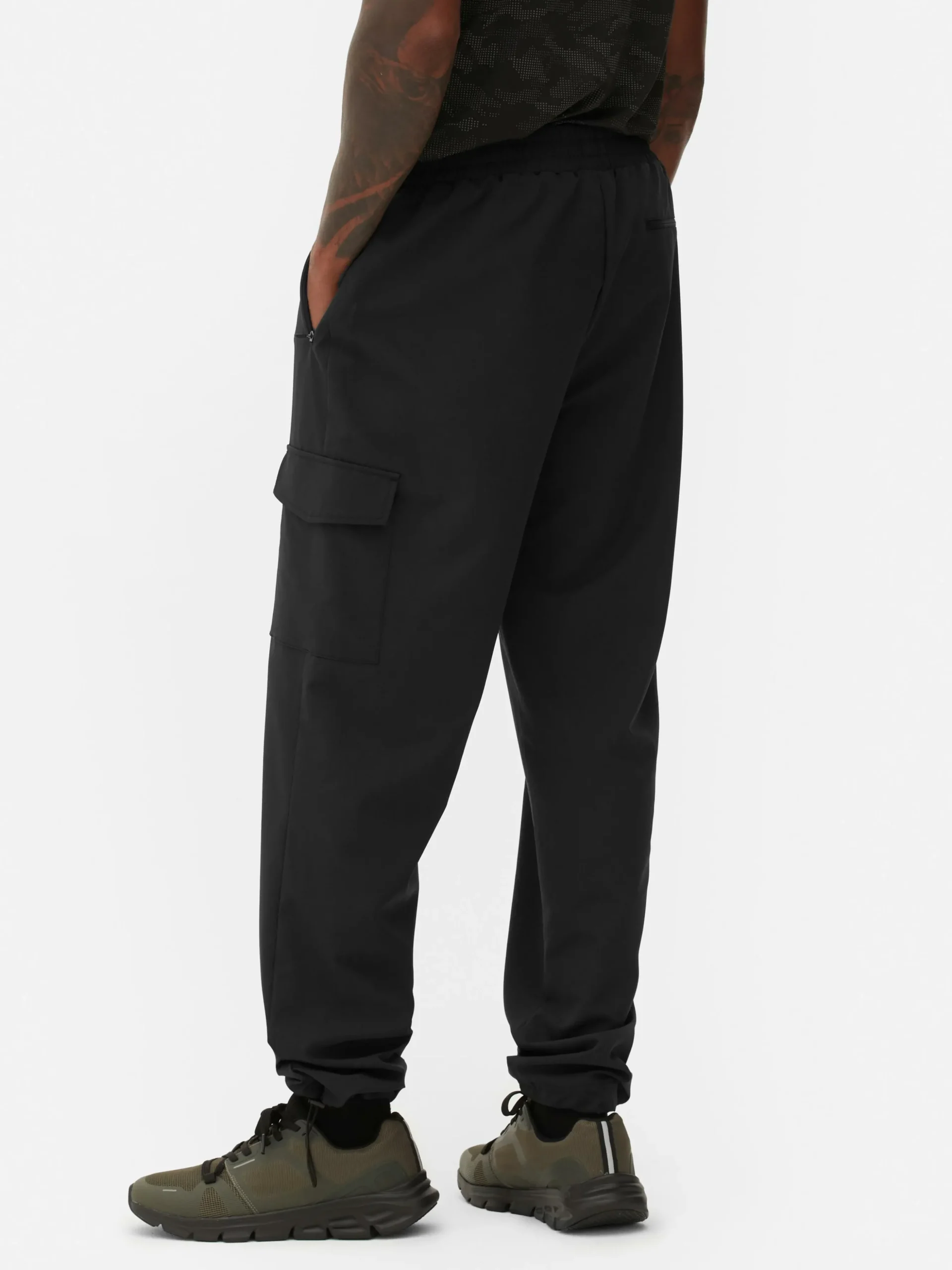Pantalón Cargo Con Bajos Ajustados