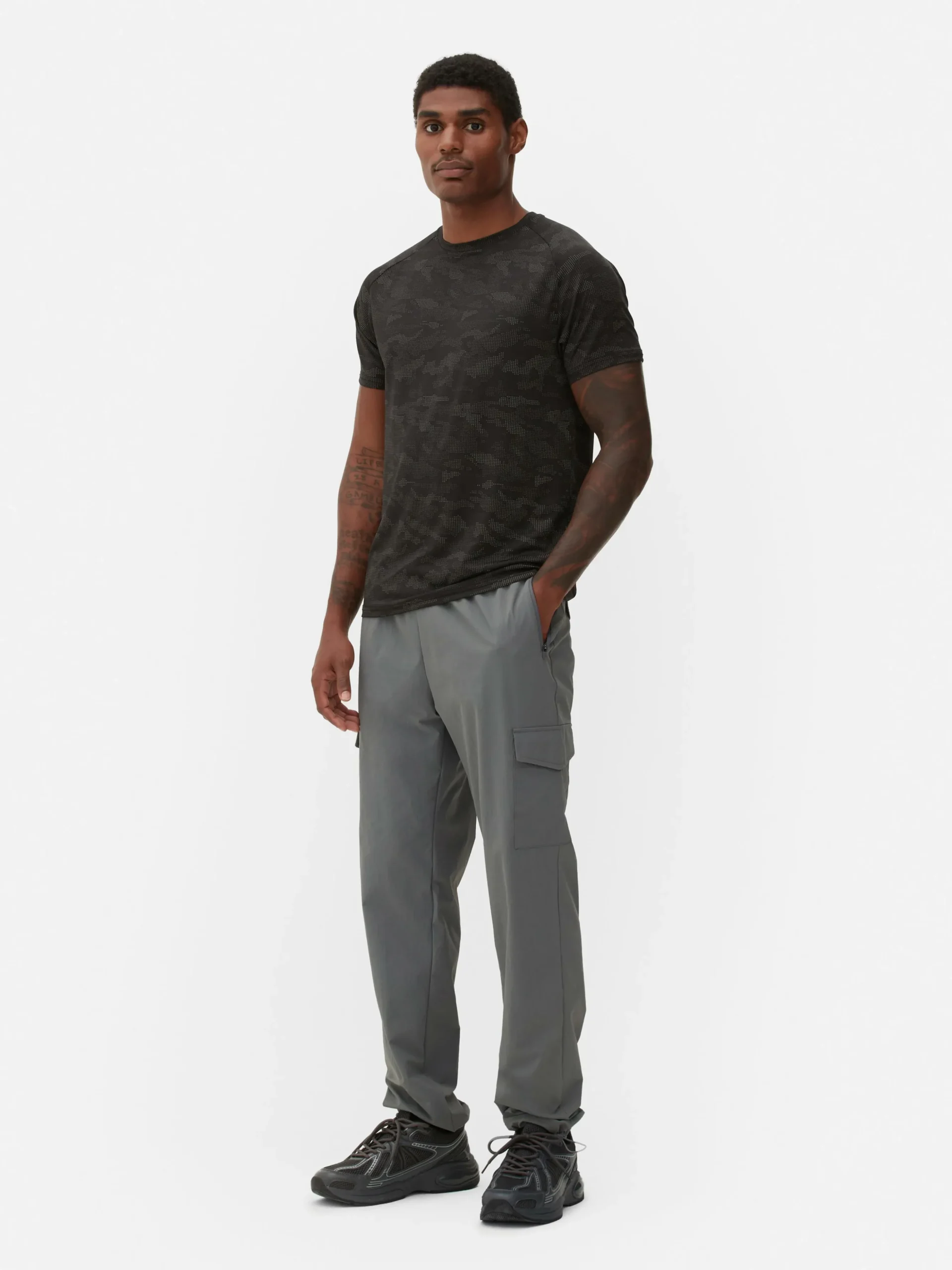 Pantalón Cargo Con Bajos Ajustables