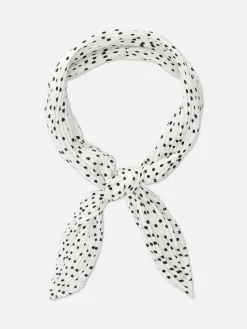 Pañuelo Con Estampado De Corazones