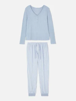 Pijama Con Camiseta De Cuello Henley Y Pantalones