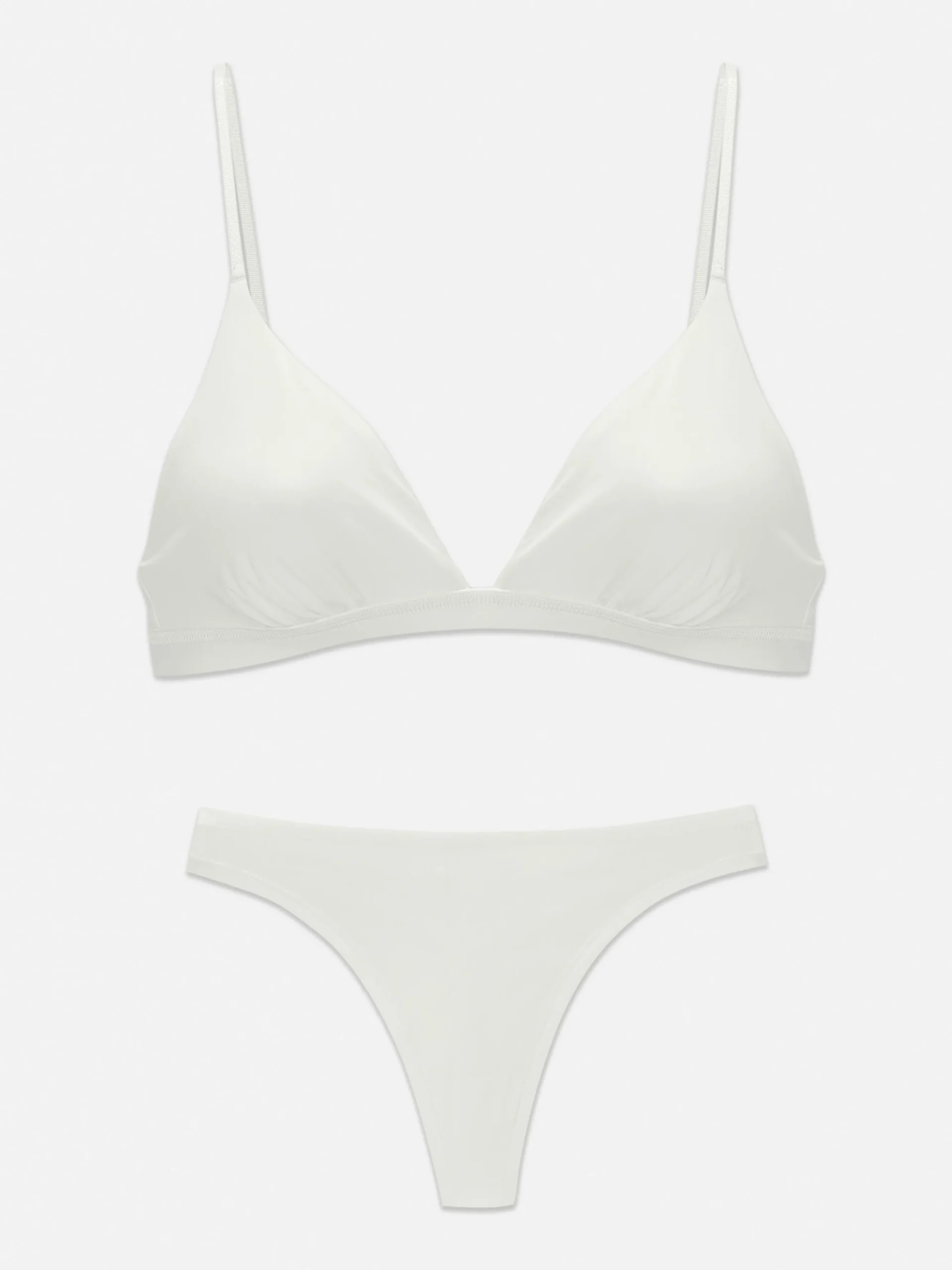 Set De Sujetador Triangular Y Tanga De Microfibra