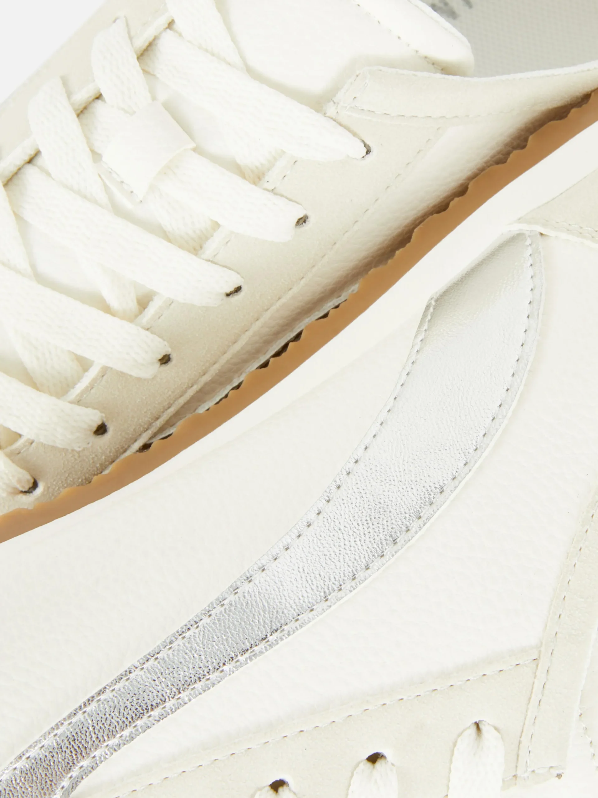 Tenis De Caña Baja Con Cordones