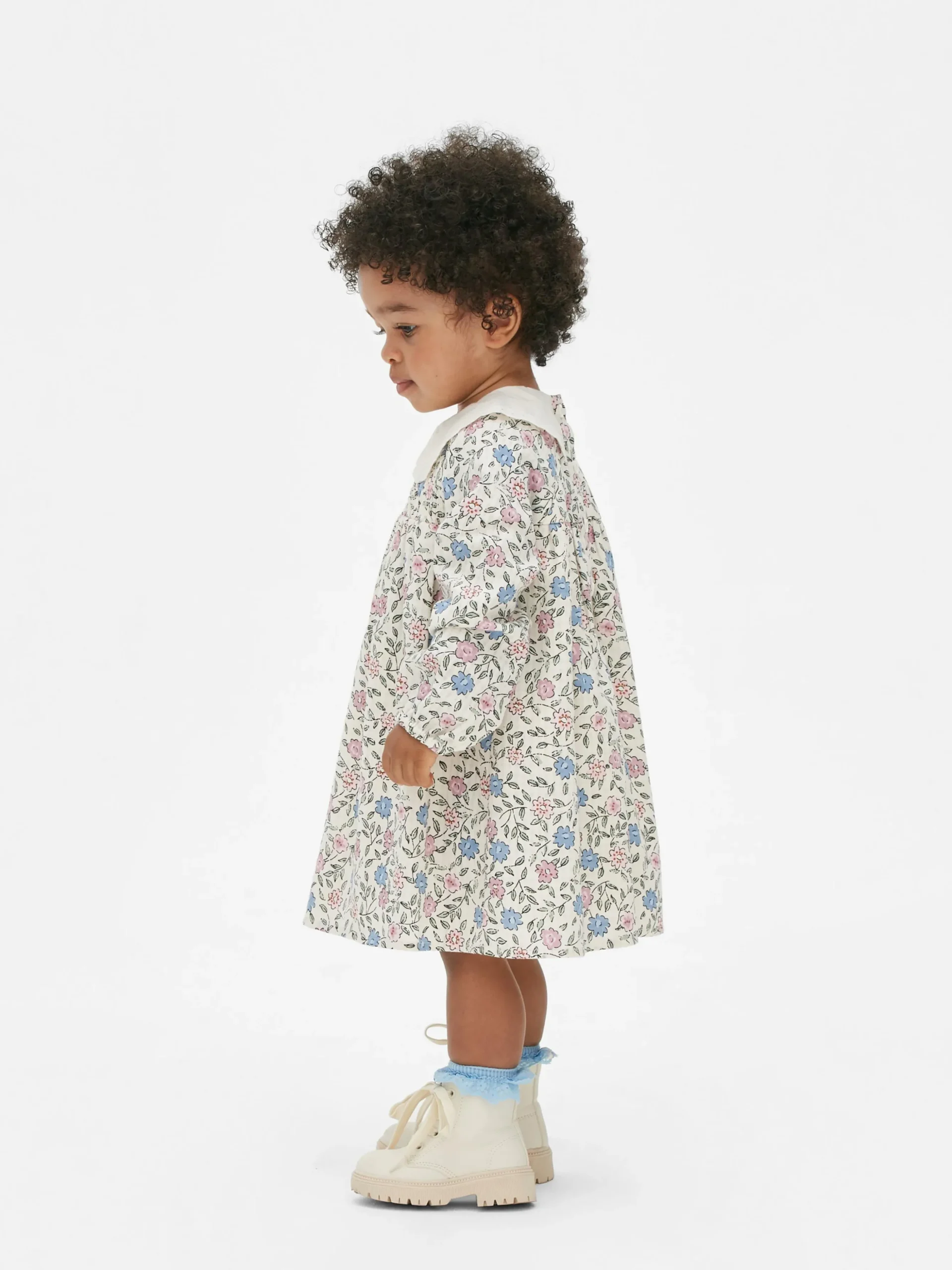 Vestido Con Estampado Floral Y Cuello