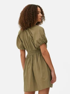 Vestido Con Vuelo, Cuello De Pico Y Mangas Abullonadas