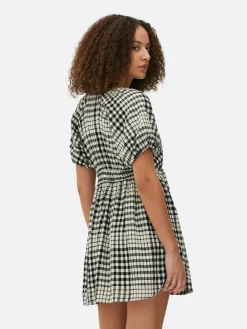 Vestido Con Vuelo, Cuello De Pico Y Mangas Abullonadas