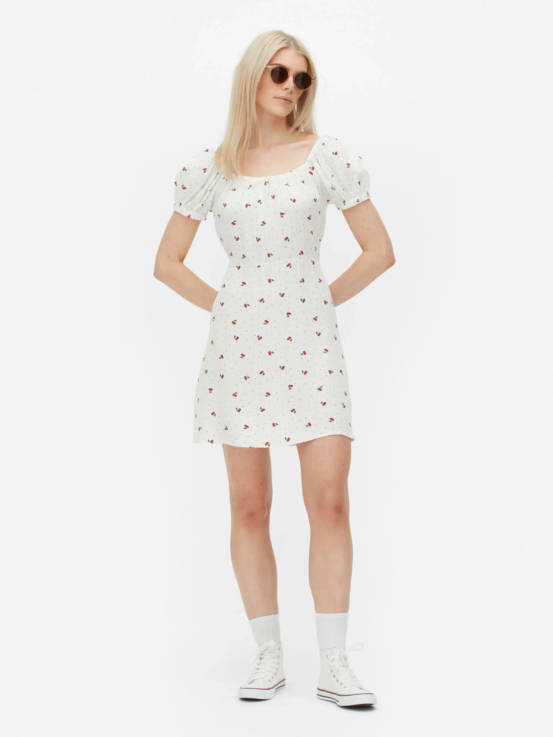 Vestido Corto De Manga Corta