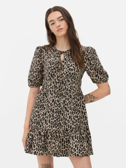 Vestido Corto Fruncido Con Vuelo