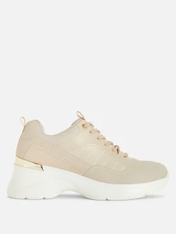 Zapatillas De Cuña Con Ribete Metalizado