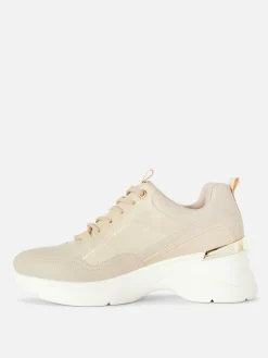 Zapatillas De Cuña Con Ribete Metalizado
