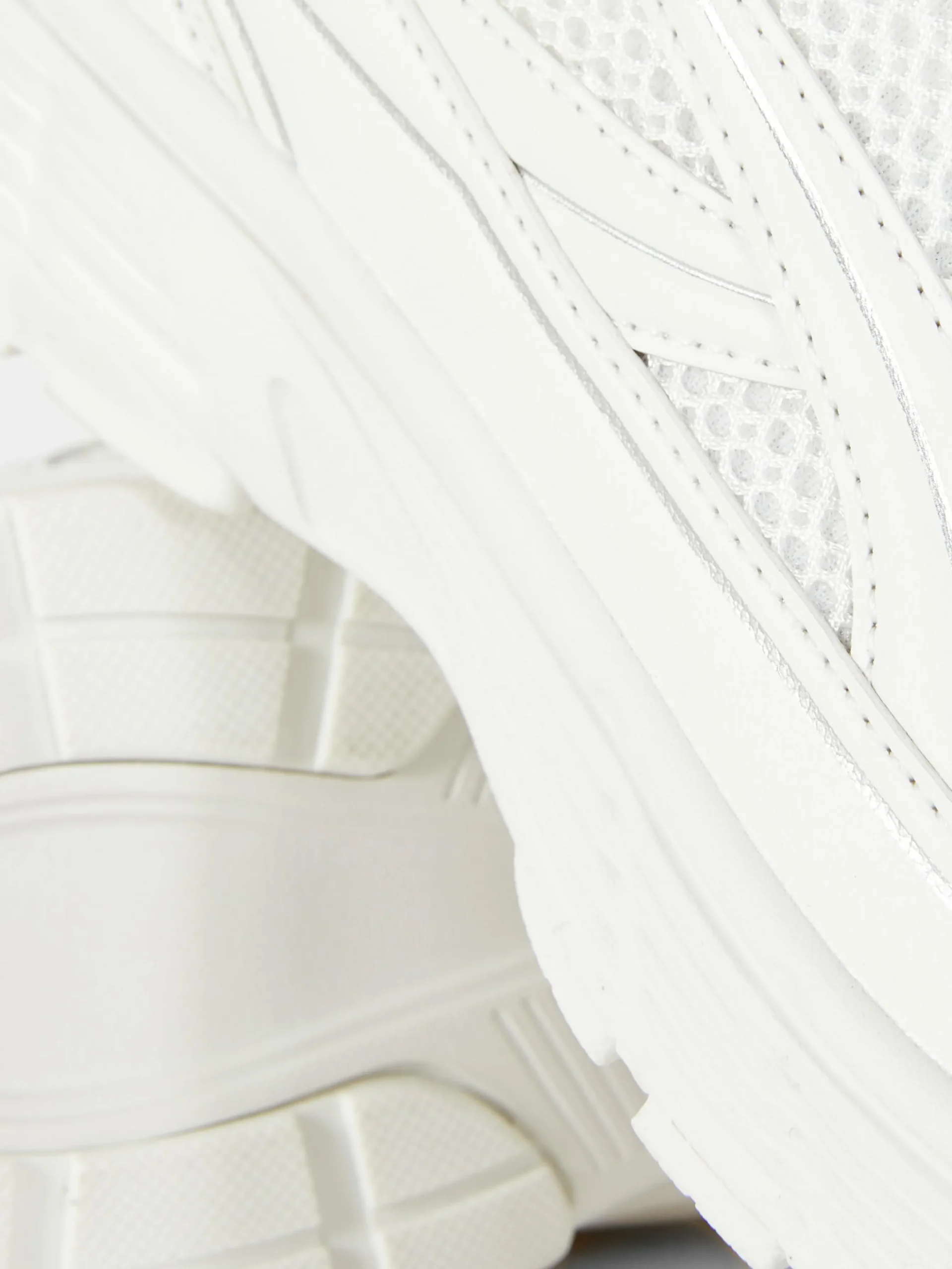 Zapatillas Deportivas Con Panel De Malla