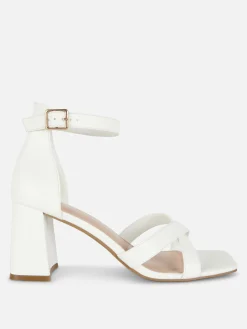 Zapatos De Tacón De Horma Ancha Y Tiras Cruzadas
